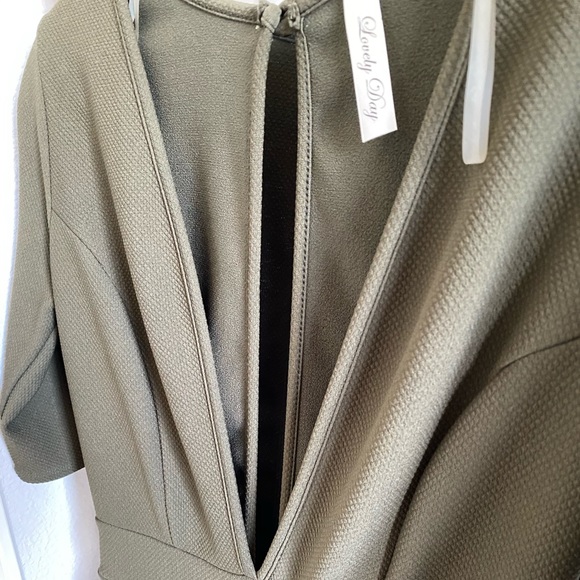 Deep V neck dress / romper - Picture 4 of 4